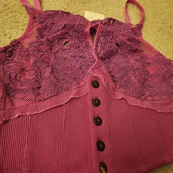 Free People Have My Heart Raspberry Sherbert Lace Distressed Crop Top XS - Picture 6 of 7